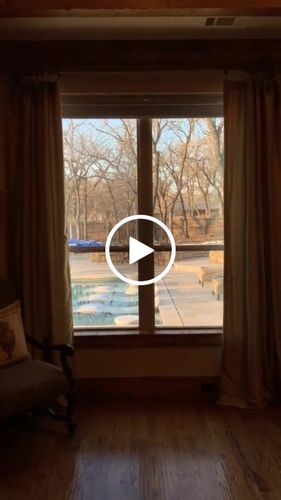 Customer video review of SmartWings Motorized Roller Shades 100% Blackout Linen