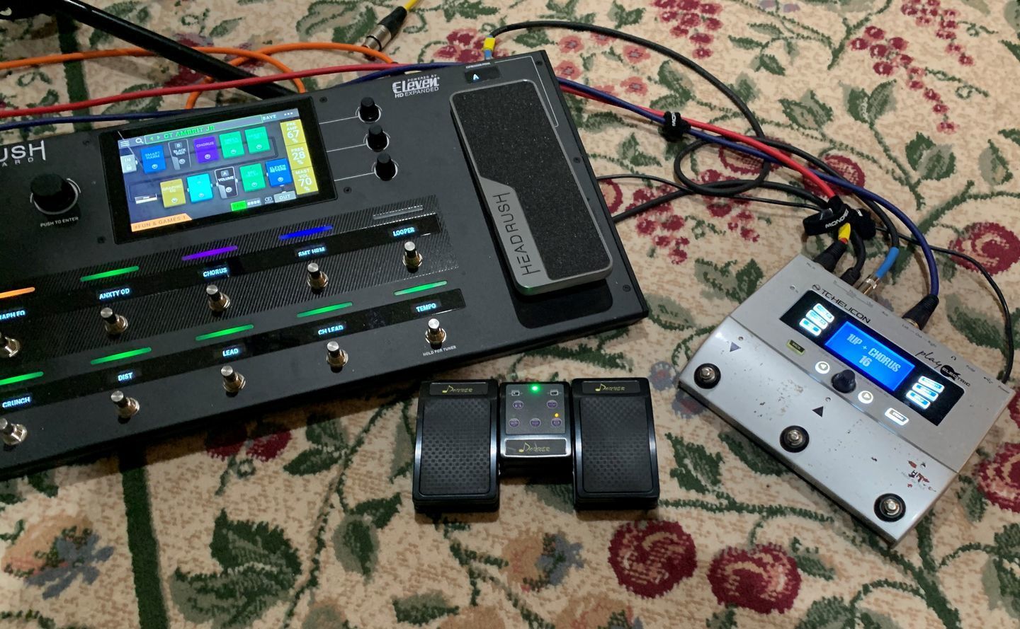 Customer photo review of Donner Wireless Page Turner Pedal for  Digital Devices