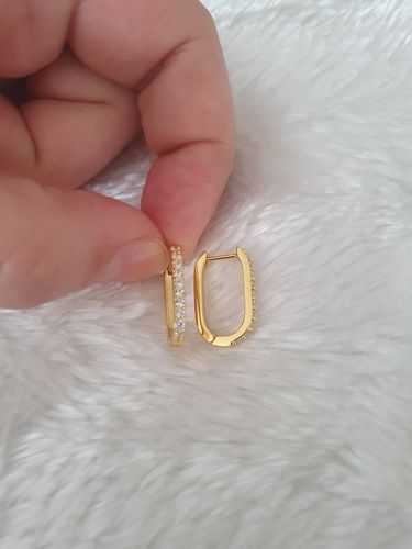Customer photo review of Square Pave Huggie Ohrringe 18K Vergoldet