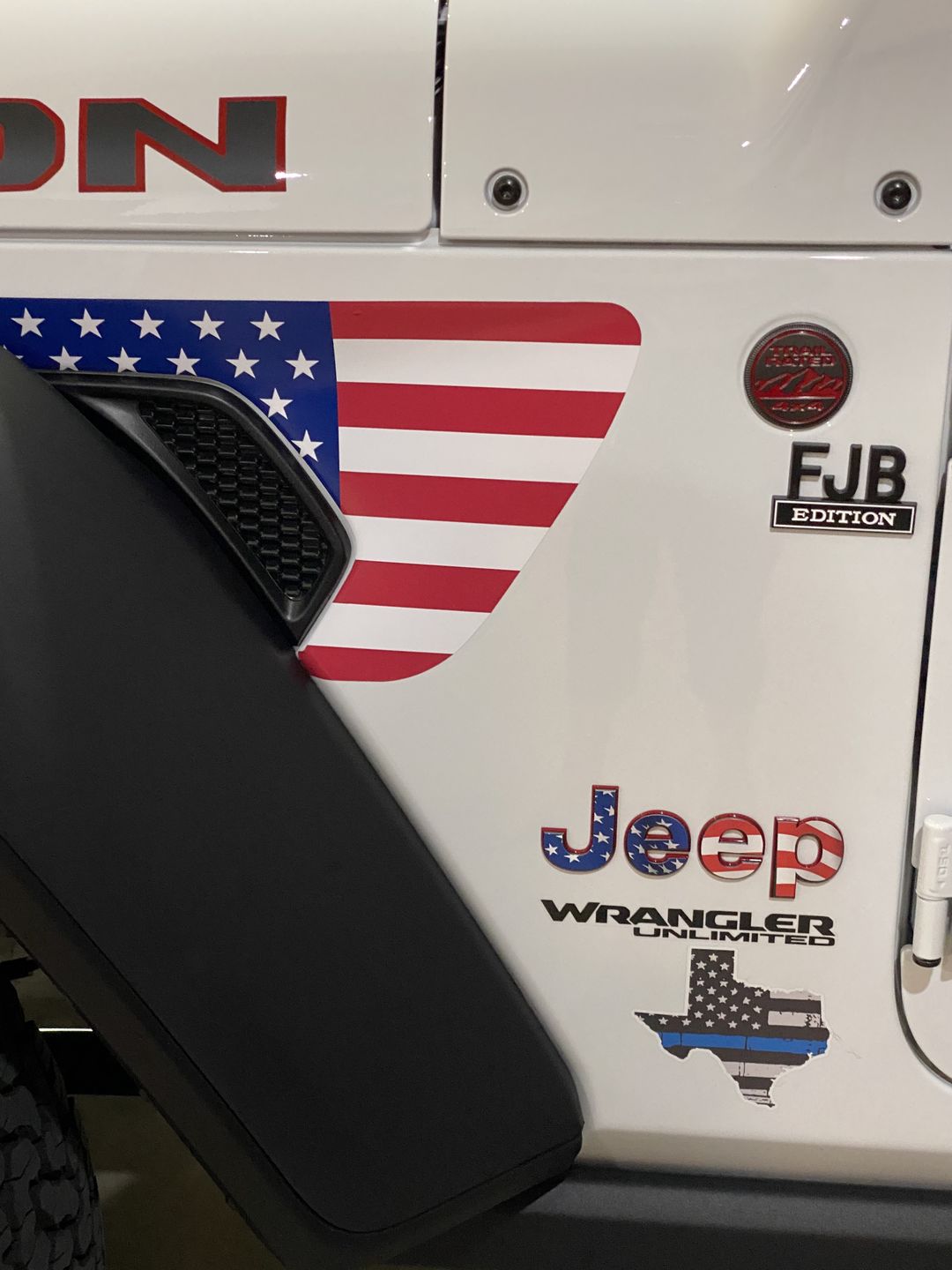 Customer photo review of FLAG - Fender Vent Premium Wrap Decal for Wrangler and Gladiator