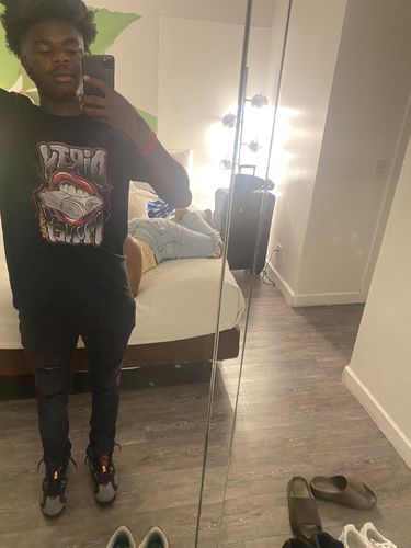 Customer photo review of D.M Unisex Shirt Match Jordan 6 Bordeaux