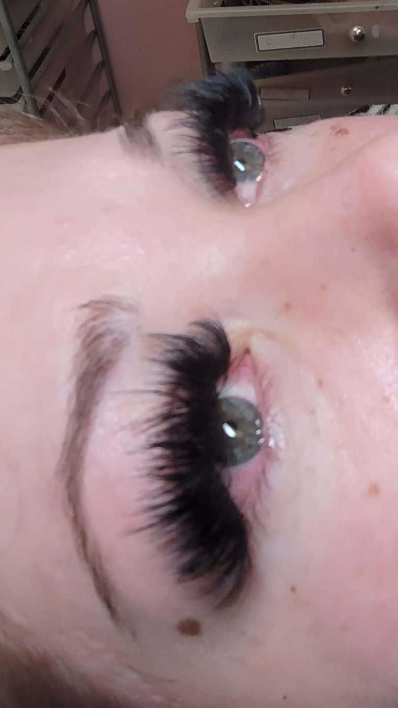 Customer photo review of Cashmere Volume Lash Extensions 0.03mm