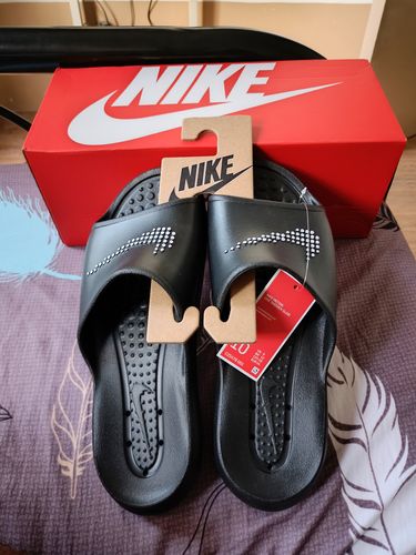 Customer photo review of Nike Men's Victori One Shower Slide