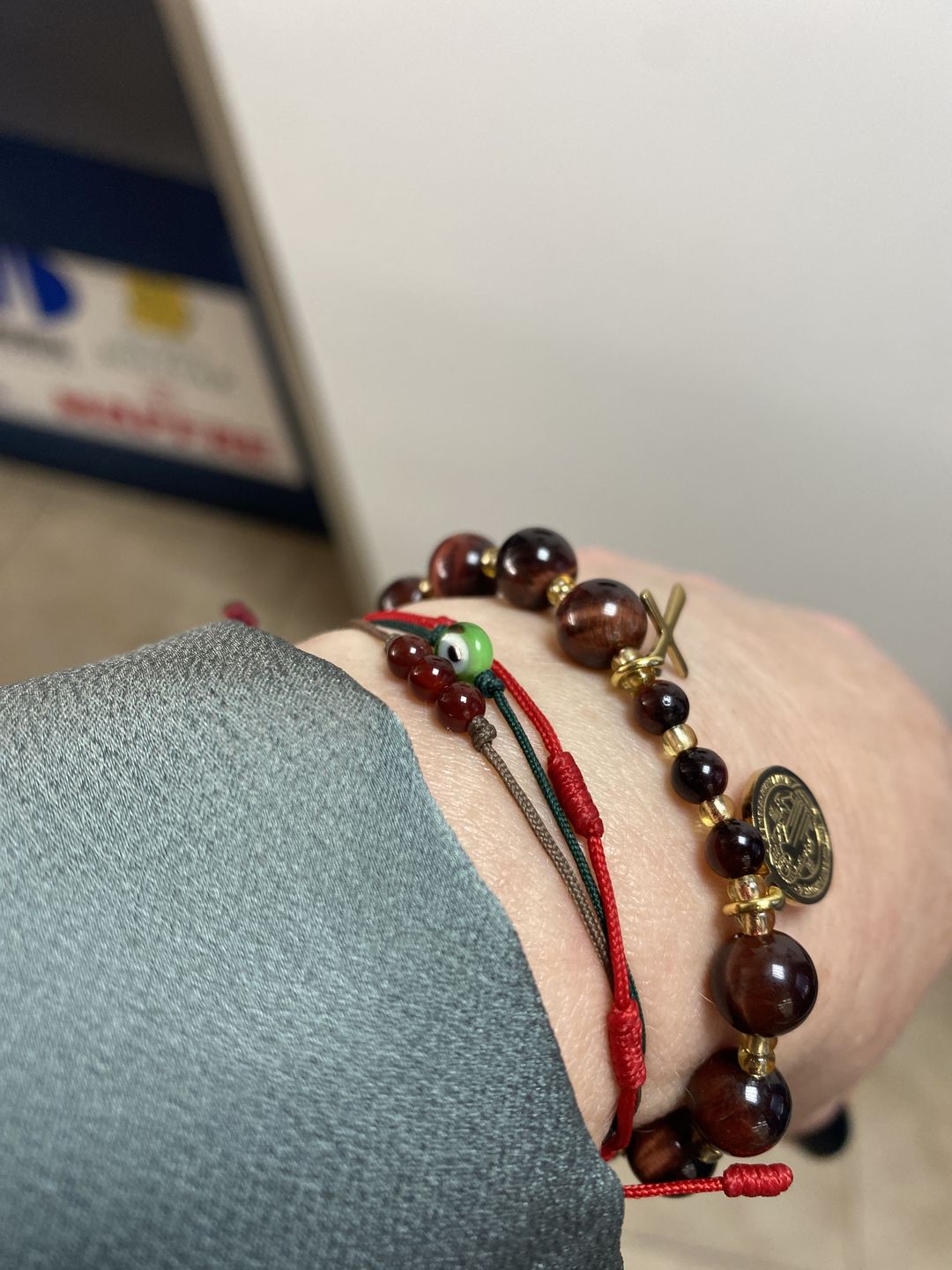 Customer photo review of Hilos de protección rojos 7 nudos