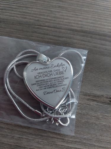 Customer photo review of Herz-Halskette - An meine Enkelin von Oma