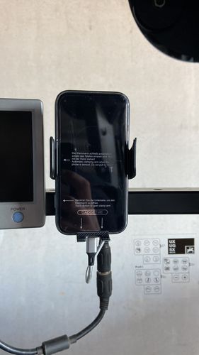 Customer photo review of Gadgetme Handyhalterung mit Wireless Ladefunktion passend für Fendt 15W Fast Wireless