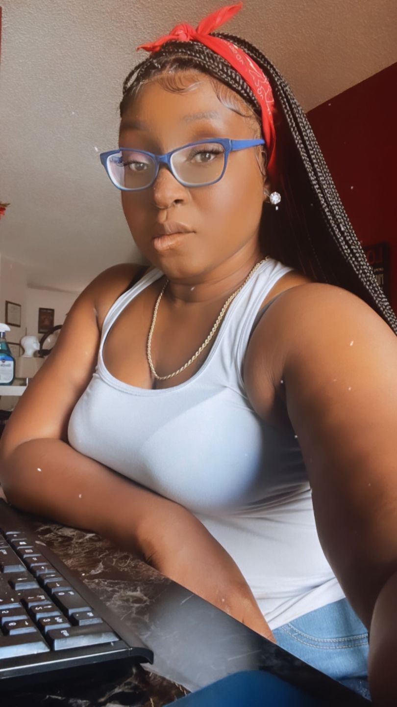 Customer photo review of Knotless Braids - Shade (Ready To Ship)