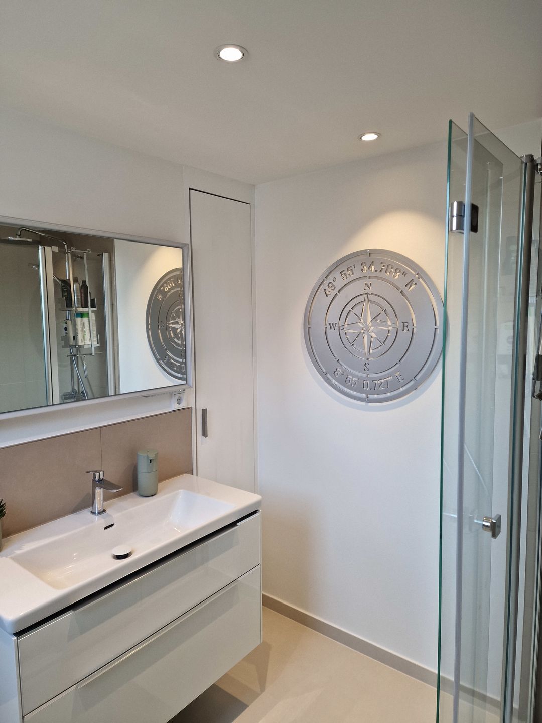 Customer photo review of Wanddekoration Kompass mit Koordinaten für Innen-und Außenbereich-personalisierbar
