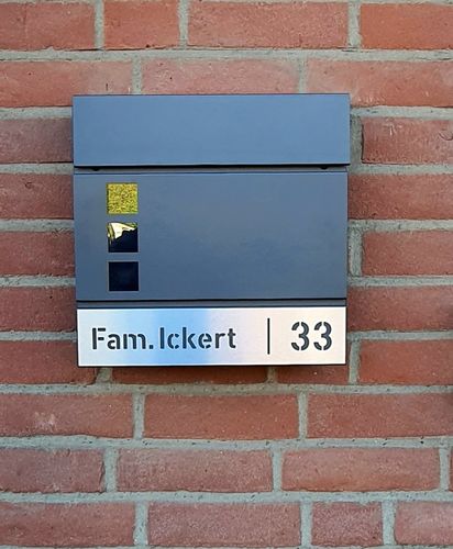 Customer photo review of AlbersDesign Briefkasten B9 anthrazit (RAL7016) personalisiert mit Edelstahlschild