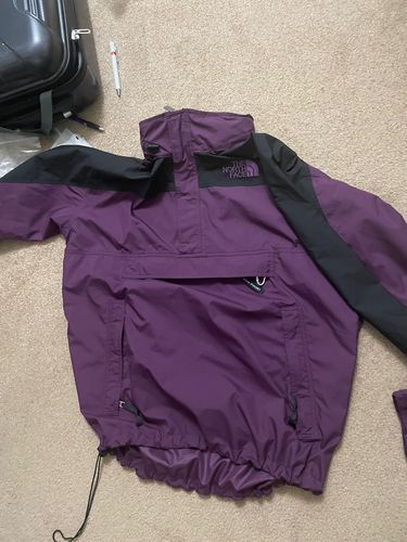 Customer photo review of The North Face Stow Pocket 1/4 Zip Anorak Windbreaker Size L/XL