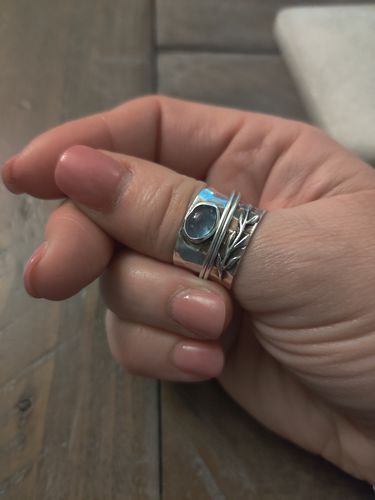 Customer photo review of Aquamarine Leaf Spinner ring Sterling Silver