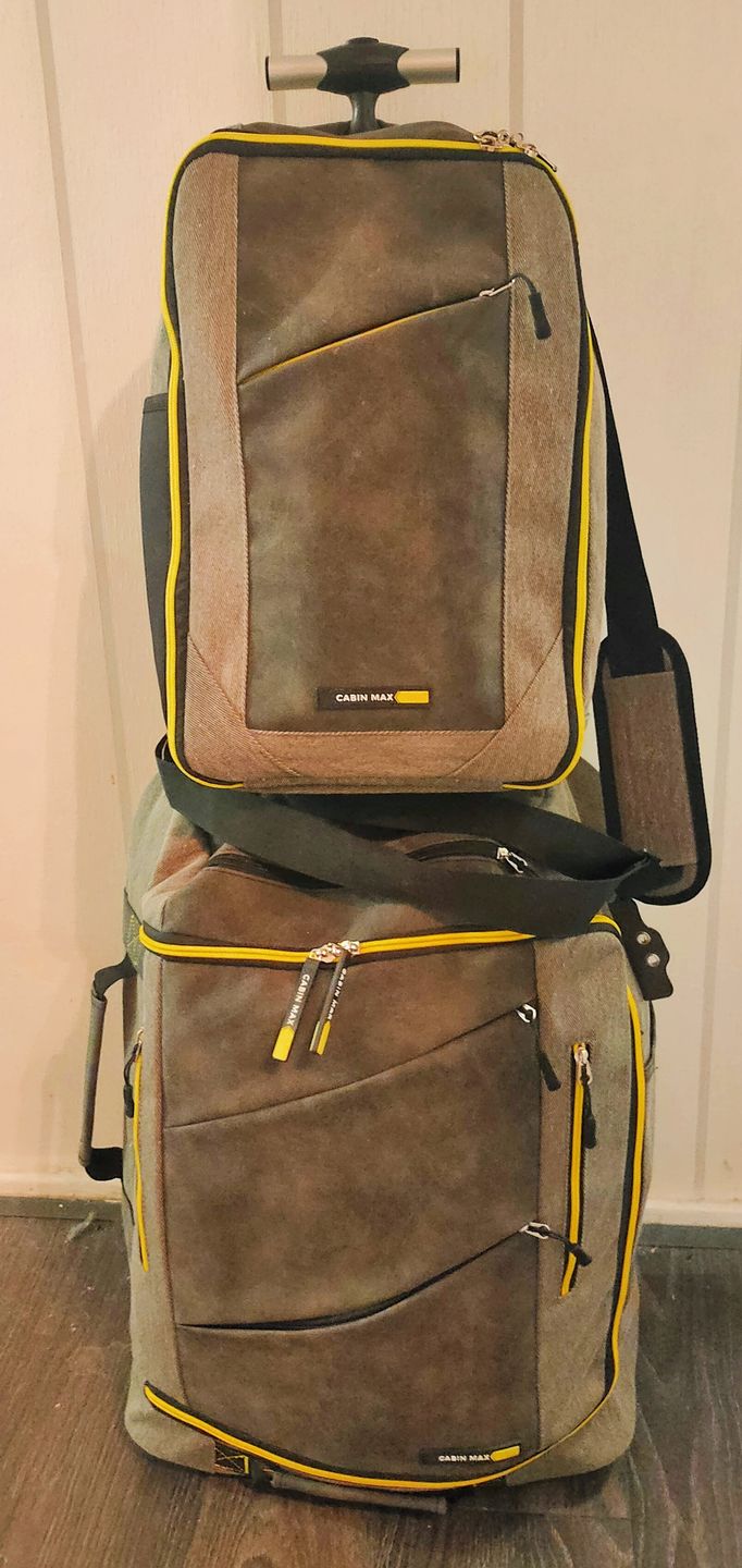 Customer photo review of Manhattan Trolley Backpack Hybrid Cabin Bag 55x40x20cm
