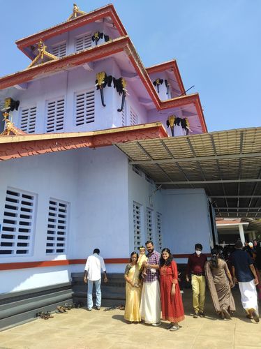 Customer photo review of Red and Gold Festive Maxi