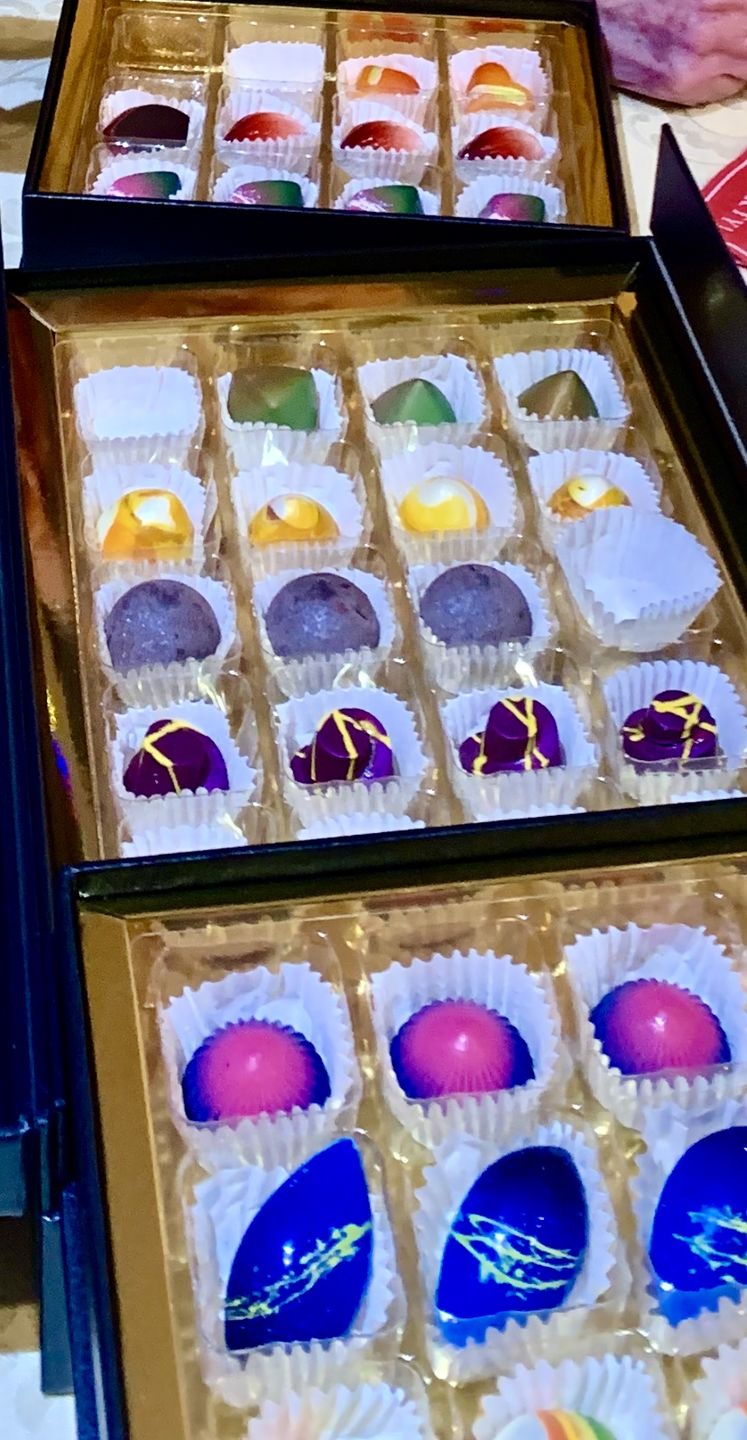Customer photo review of Deluxe Gift Box 48 Pieces