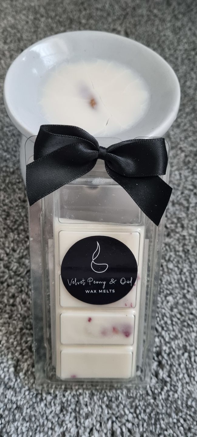 Customer photo review of Velvet Peony & Oud Wax Melts
