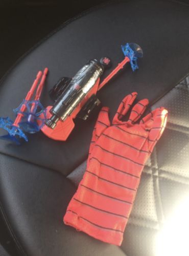 Customer photo review of SPIDERMAN WEB SHOOTER