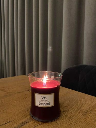Customer photo review of WoodWick Black Plum Cognac Candle Large Hourglass