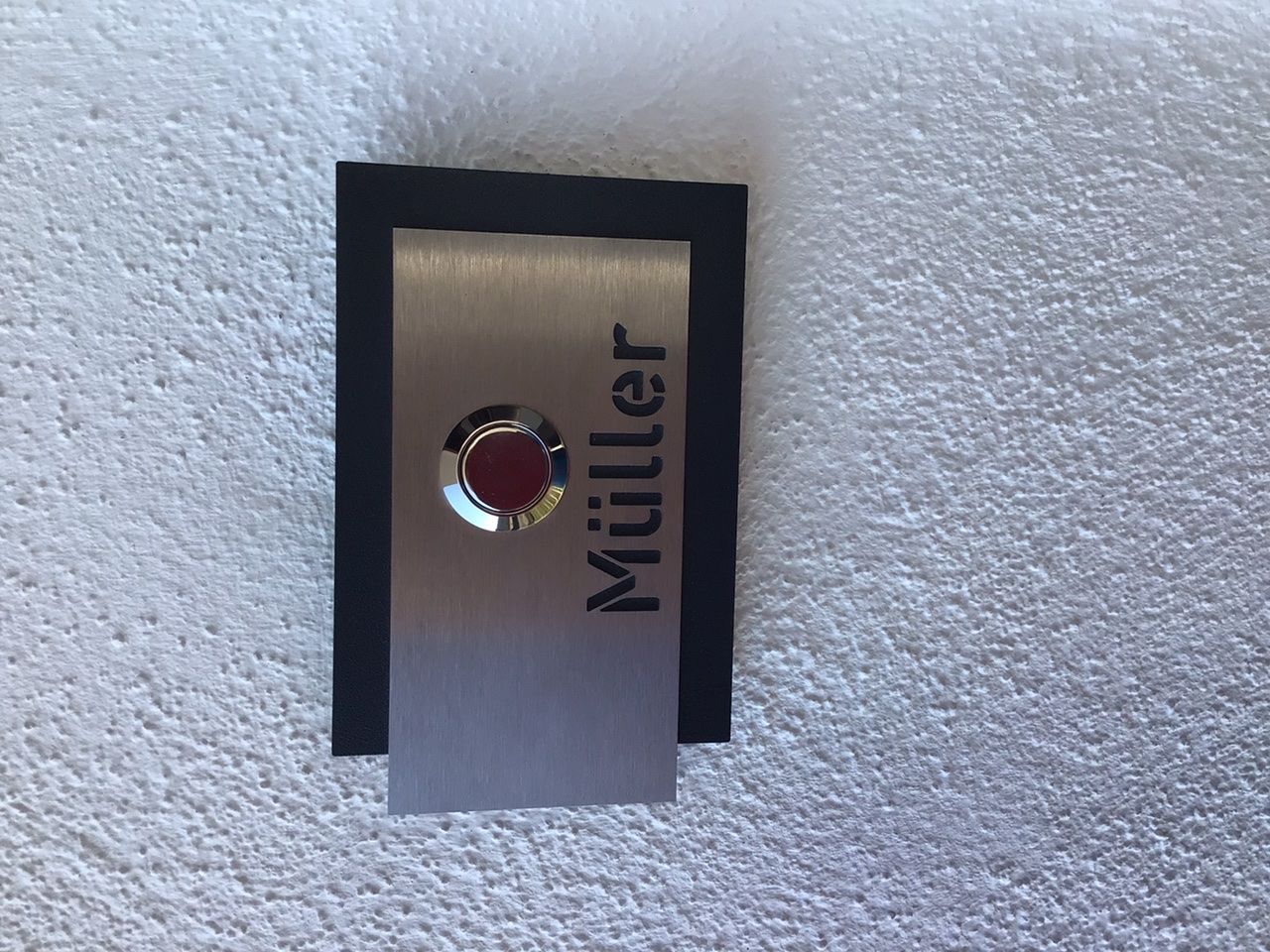 Customer photo review of AlbersDesign personalisierte Edelstahl-Klingel K5 mit 3D-Effekt in anthrazit (RAL7016)