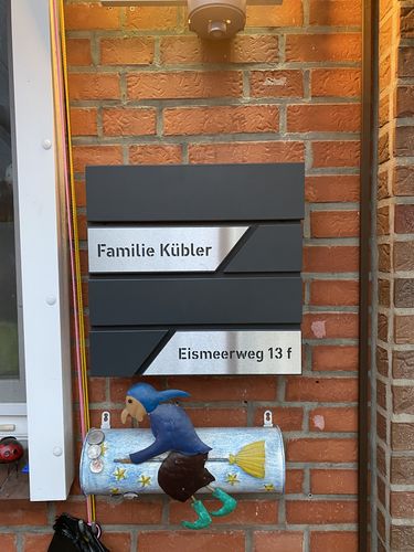 Customer photo review of AlbersDesign Briefkasten B1 anthrazit (RAL7016) personalisiert mit Edelstahl-Schildern