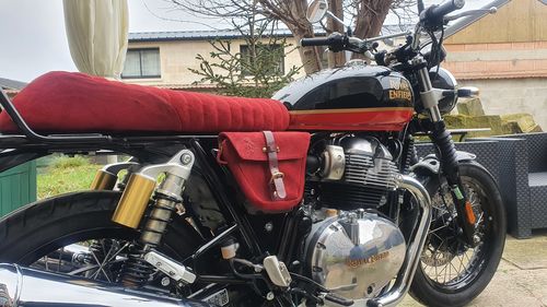 Customer photo review of Sacoche latérale cuir Lie de vin pour Royal Enfield