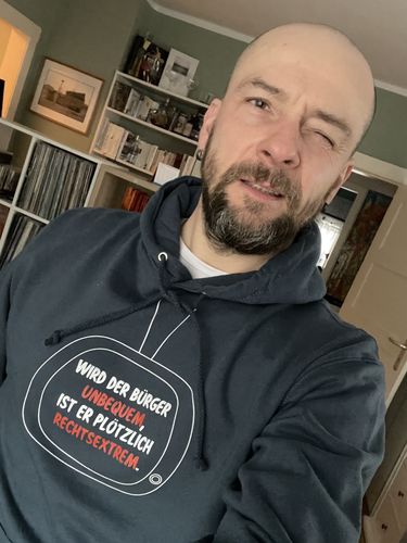 Customer photo review of HOODIE BUBEN • WIRD DER BÜRGER UNBEQUEM