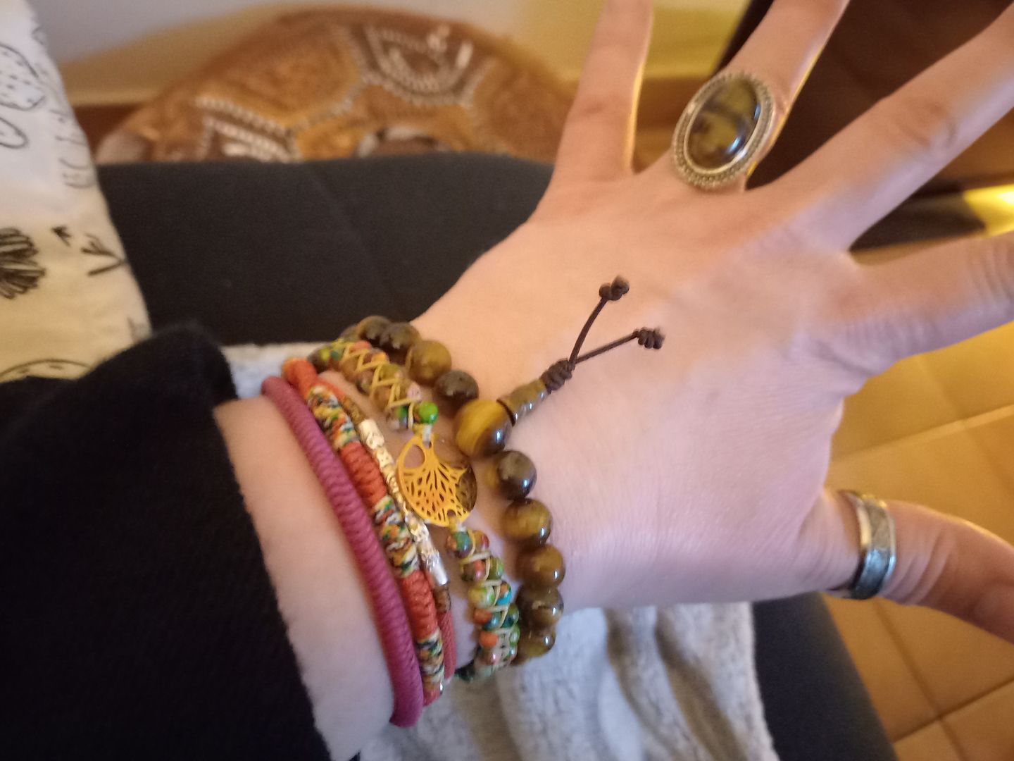 Customer photo review of Bracelet Tibétain | Oeil de Tigre | NEPAL 9mm