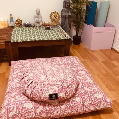 Customer photo review of Meditation cushion paisley pink zabuton