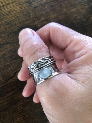 Customer photo review of Aquamarine Leaf Spinner ring Sterling Silver