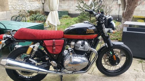 Customer photo review of Housse de Selle cuir Lie de vin pour Royal Enfield Interceptor 650
