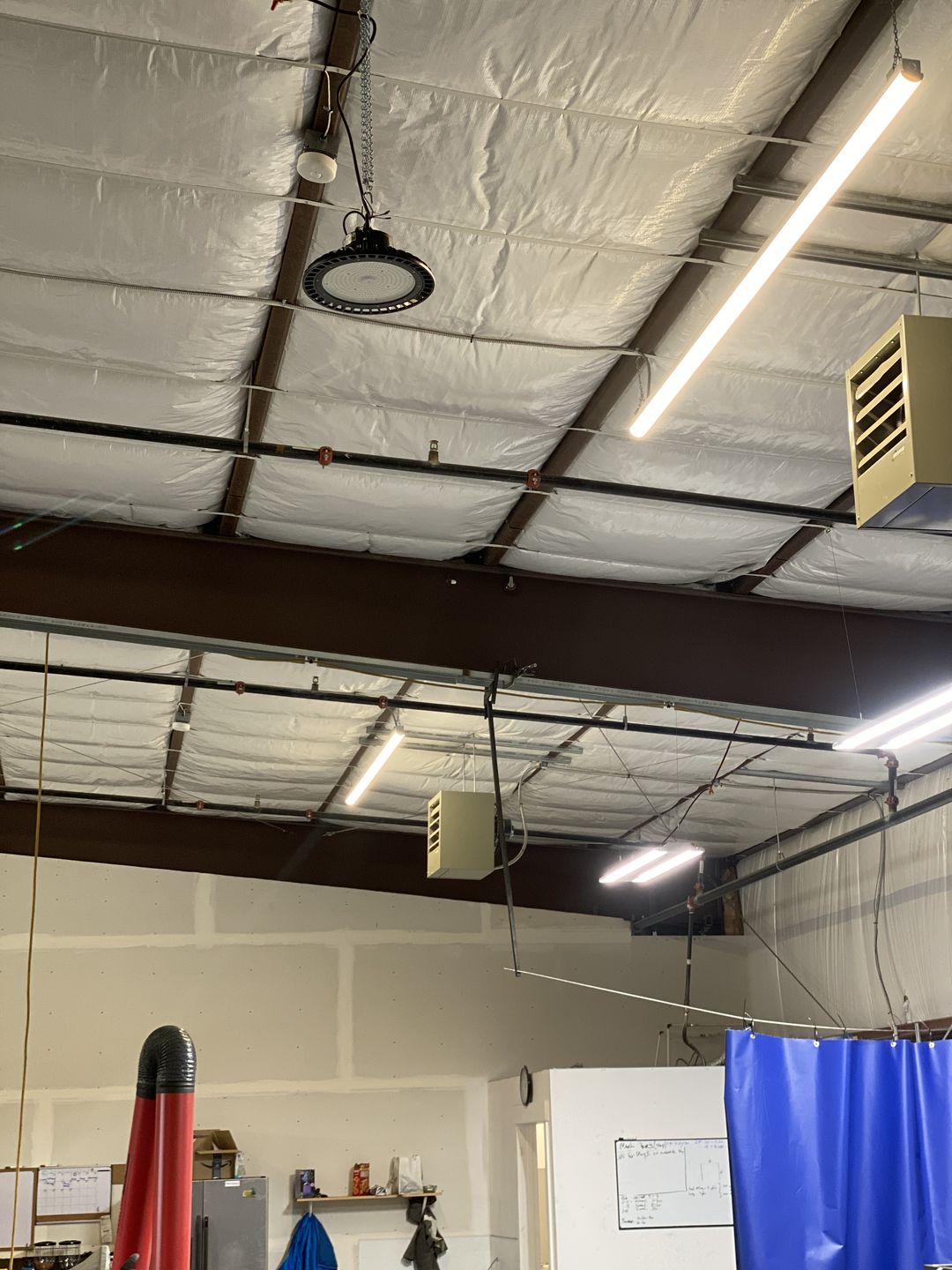 Customer photo review of UFO LED High Bay Light 150W 5700K Daylight White, 21750lm, IP65, 1-10V Dimmable, For Factory, Workshop, Warehouse, Garage, Commercial Shop