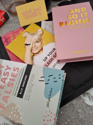 Customer photo review of And so it begins - Starter Set (mit schwarzem Wimpernkleber)