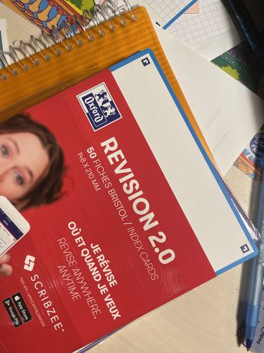 Avis photo d'un client sur Fiches de révision REVISION 2.0 OXFORD # 50 fiches 14,8 x 21 cm - uni blanc