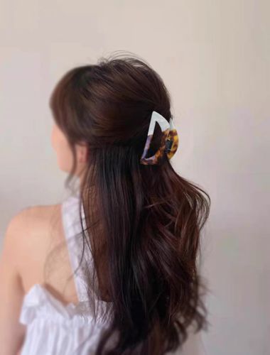 Customer photo review of Meredith Large Hair Claw