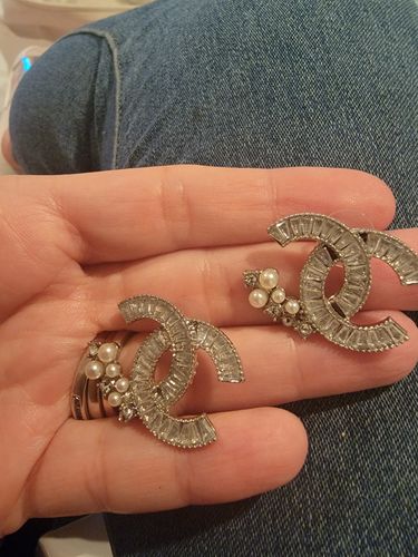 Customer photo review of Rhinestones Crystal Pearl Beads Statement Earrings