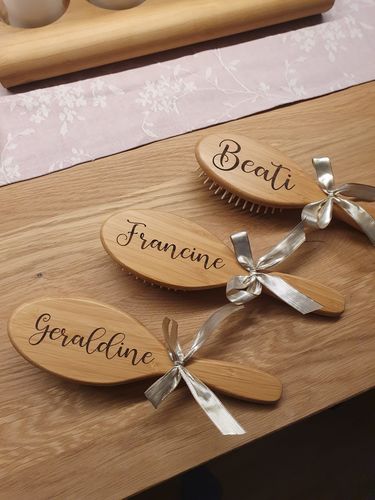 Customer photo review of Personalisierte Haarbürste aus Holz