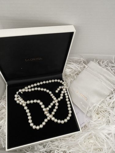 Customer photo review of Audrey Pearl Necklace