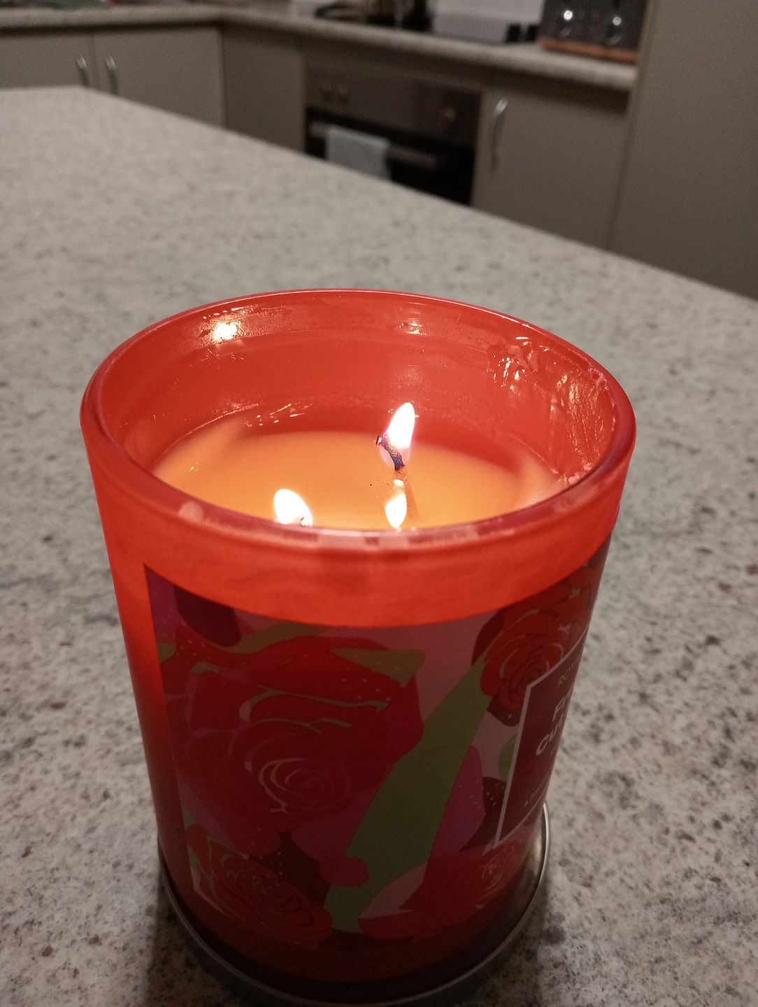 Customer photo review of Freshly Cut Roses (Candle)