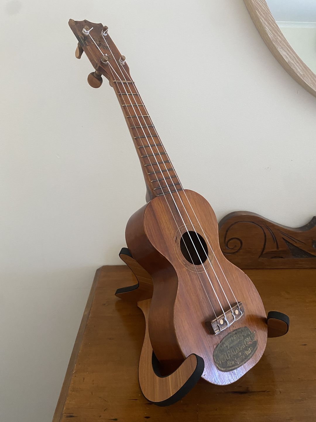 Customer photo review of Lyre Harp & Ukulele Wooden Stand