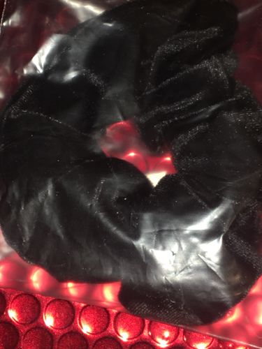 Customer photo review of Stashy Scrunchie - Velvet Black (VIP Discount)