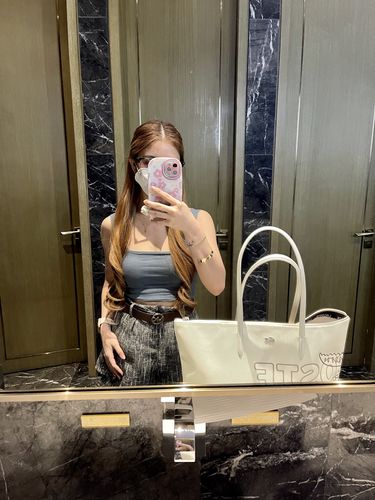 Customer photo review of 22" Hollywood Waves