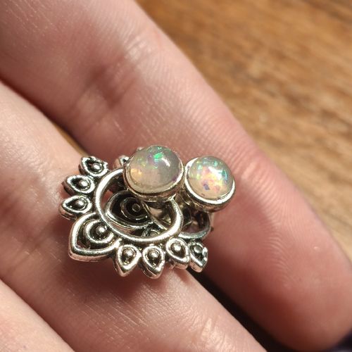 Customer photo review of Vintage-Ohrring Lotusblüte und Opal