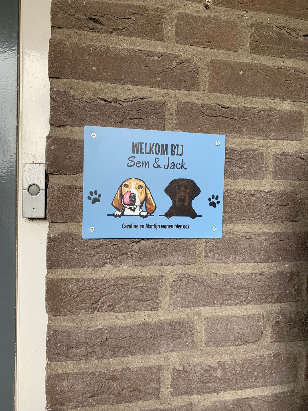 Customer photo review of Spionerende huisdieren- Gepersonaliseerde deurbord