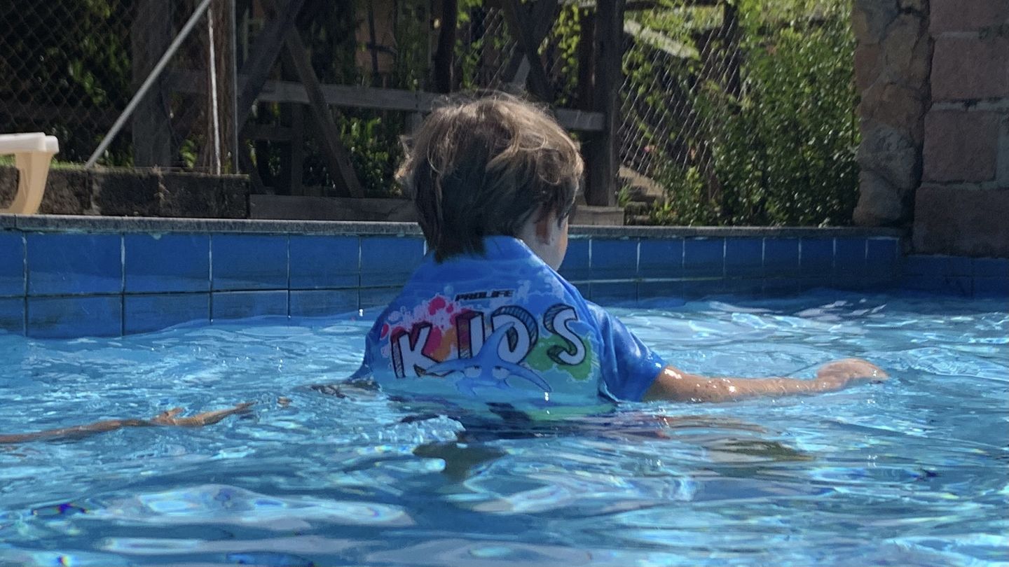 Customer photo review of Camisa Flutuadora Infantil Floater
