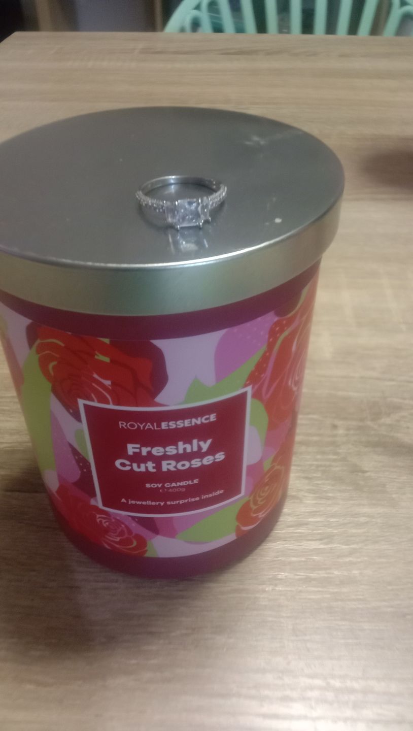 Customer photo review of Freshly Cut Roses (Candle)