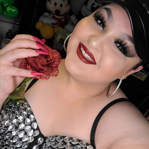 Customer photo review of Divina Eyeshadow Palette