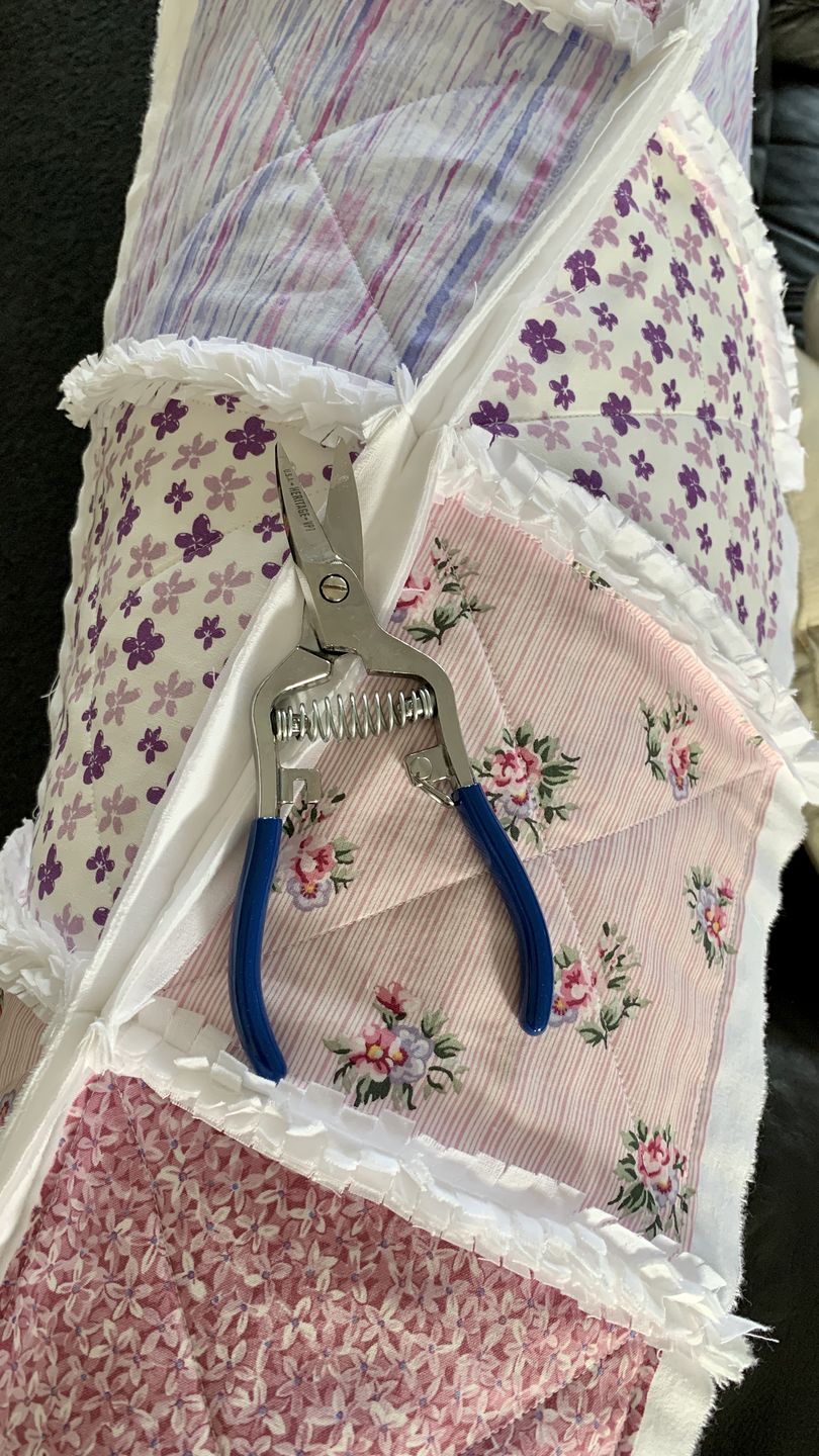 Customer photo review of Heritage Cutlery VP7 Spring Action Rag Quilting Snips