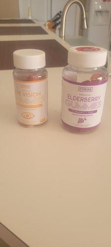 Customer photo review of Eye Vision Gummies