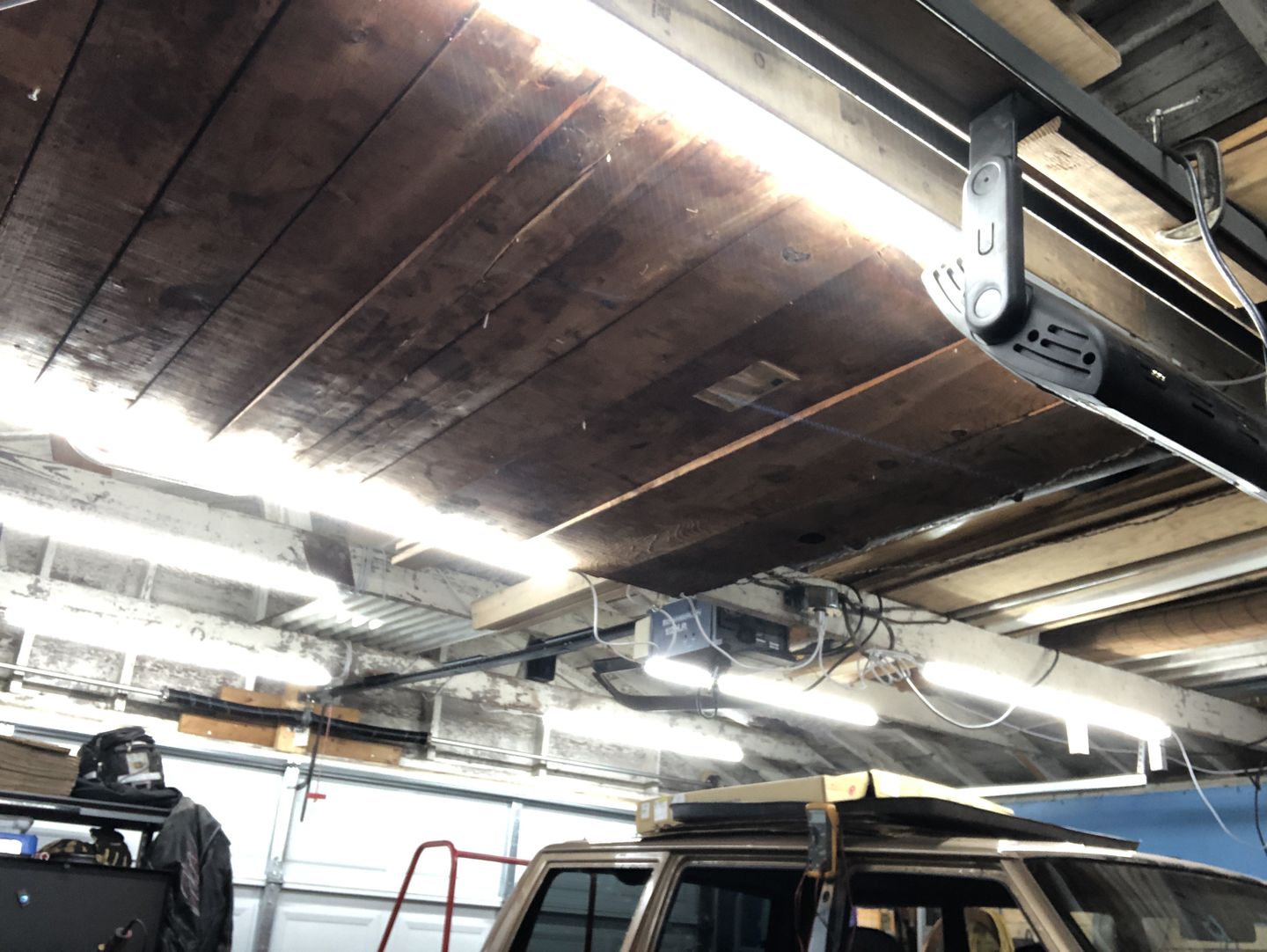 Customer photo review of T8 4ft V Shape LED Tube Light 30W Integrated, Linkable 4 Foot LED Shop Light, Plug and Play, 3900LM, 6500K Clear, Damp Location
