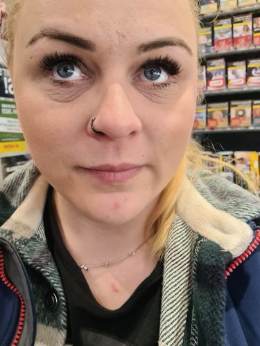 Customer photo review of BOND GIRL Wimpernkleber schwarz