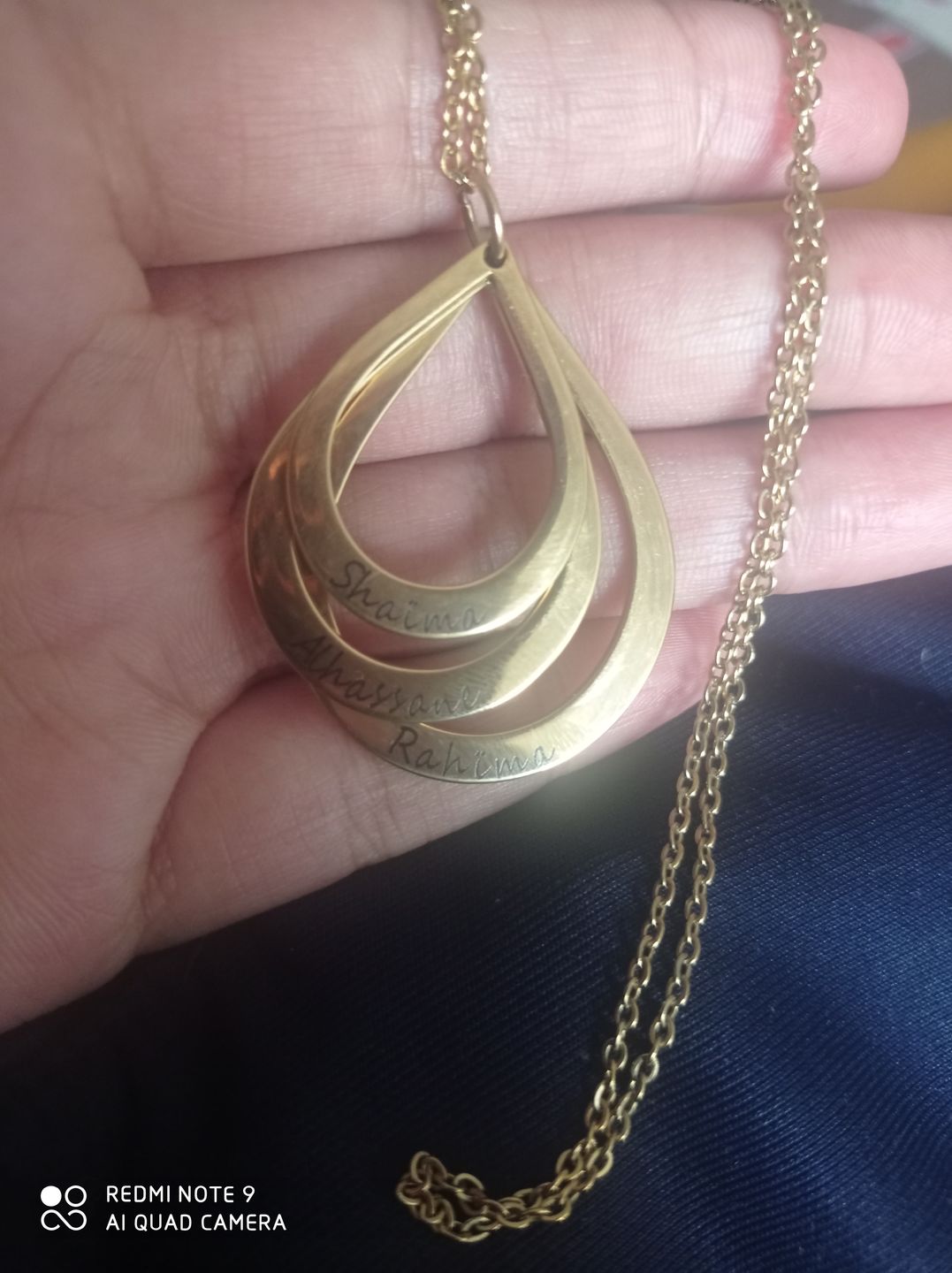 Customer photo review of [NOUVEAU] Collier 3 gouttes d'eau à personnaliser